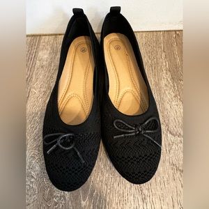 Cute black women flats!
